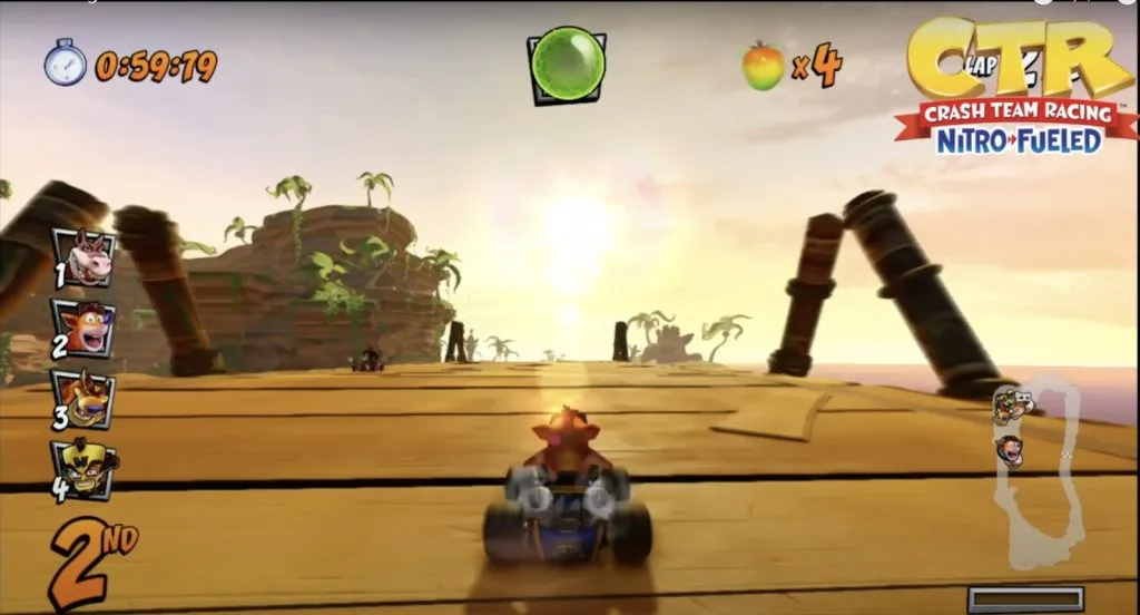 GMKtec G2 Plus. Увлекательная сцена из Crash Team Racing Nitro-Fueled, где персонажи гонят по яркой трассе на фоне заката.