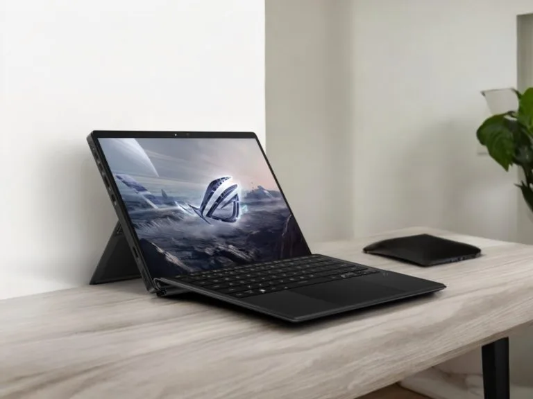 Asus Flow Z13 2025: Геймерам и Креаторам — что важно знать | Бенчмарки, батарея и обзор ИИ. Элегантный ноутбук с отсоединяемой клавиатурой, показывающий футуристическую сцену на экране, на деревянном столе.
